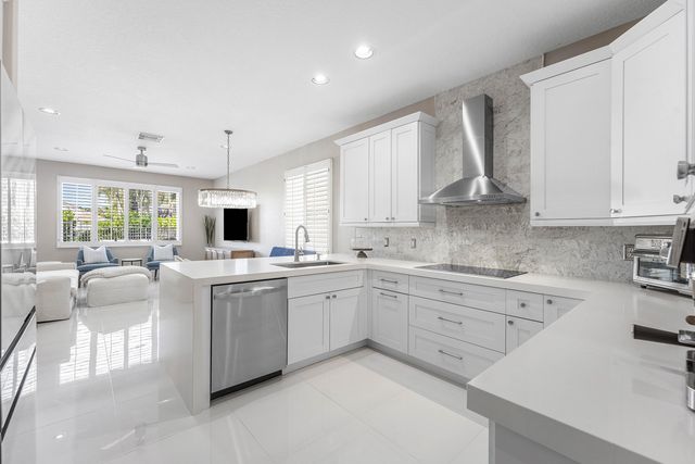 121 Palm Circle, Lake Worth, FL 33462