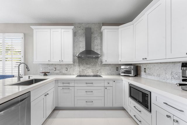 121 Palm Circle, Lake Worth, FL 33462