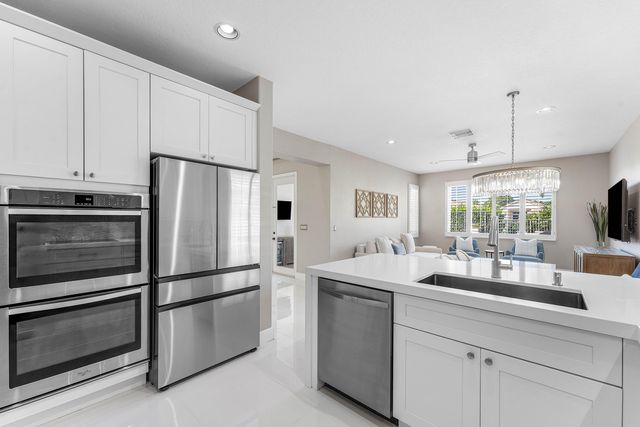 121 Palm Circle, Lake Worth, FL 33462