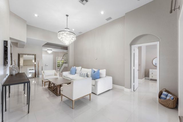 121 Palm Circle, Lake Worth, FL 33462