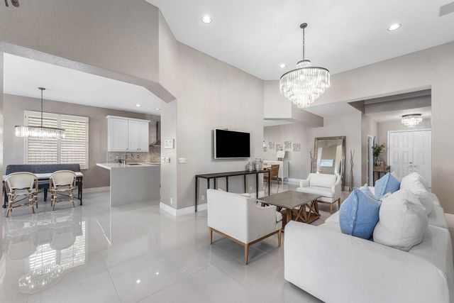 121 Palm Circle, Lake Worth, FL 33462