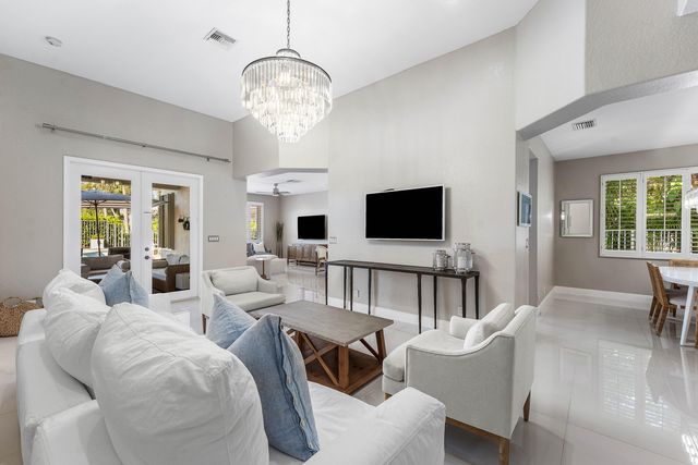 121 Palm Circle, Lake Worth, FL 33462