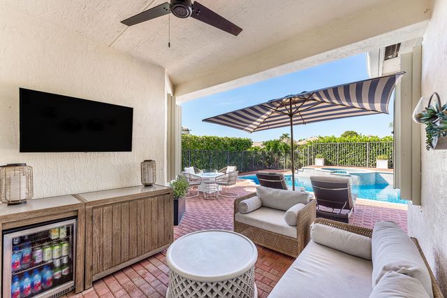 121 Palm Circle, Lake Worth, FL 33462