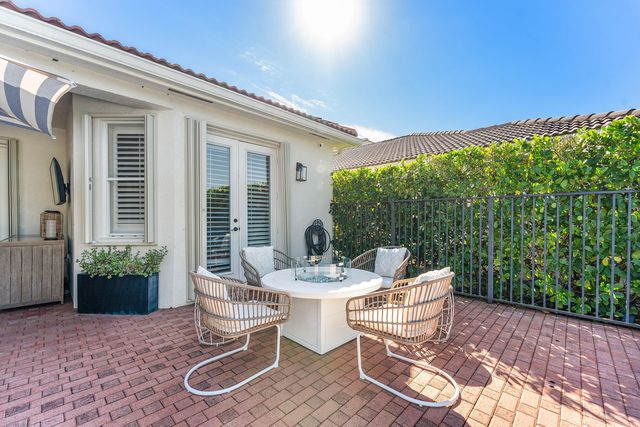 121 Palm Circle, Lake Worth, FL 33462