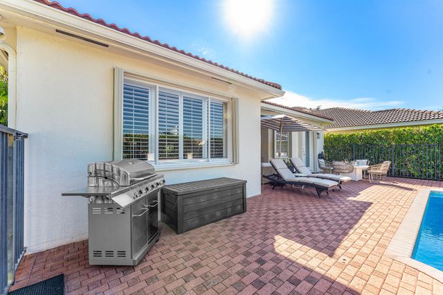 121 Palm Circle, Lake Worth, FL 33462