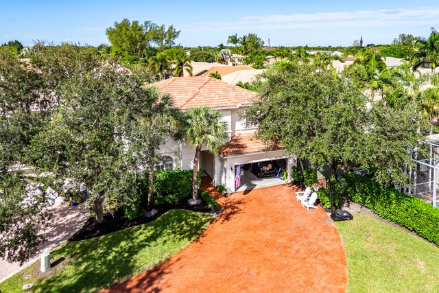 121 Palm Circle, Lake Worth, FL 33462