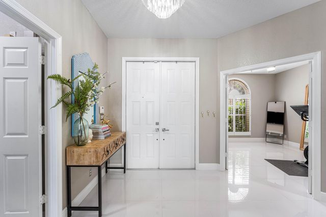 121 Palm Circle, Lake Worth, FL 33462