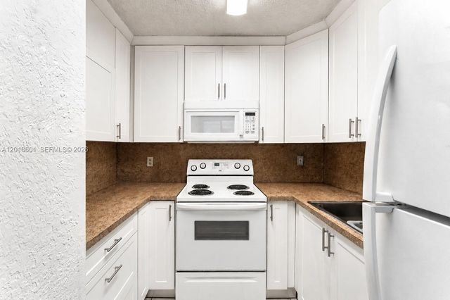 5706 W 26th Ave 5706, Hialeah, FL 33016