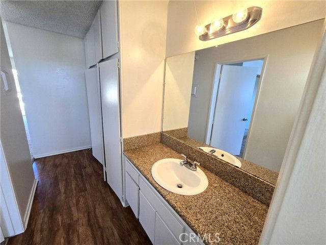 4015 W 137th Street 220, Hawthorne, CA 90250