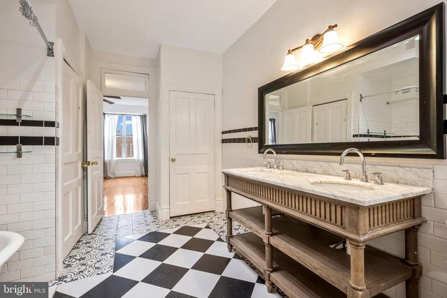 30 R ST NE, Washington, DC 20002