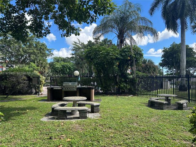 6005 Del Lago Cir 210, Sunrise, FL 33313