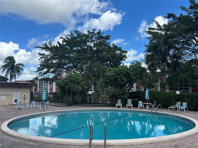 6005 Del Lago Cir 210, Sunrise, FL 33313