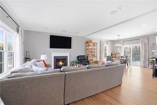 81 Golden View Drive, Johnston, RI 02919