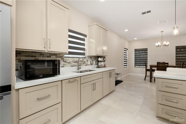 6000 N Rayo Del Sol Street, Edinburg, TX 78542