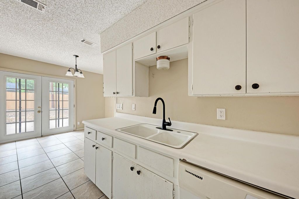 8103 Exmoor DR B, Austin, TX 78757