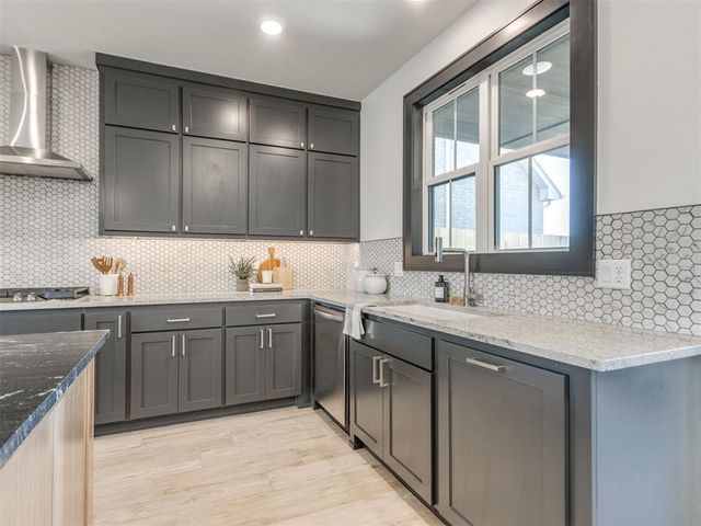 2309 Los Angeles Avenue, Edmond, OK 73034