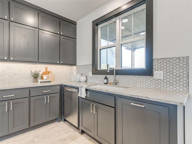 2309 Los Angeles Avenue, Edmond, OK 73034
