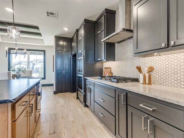 2309 Los Angeles Avenue, Edmond, OK 73034