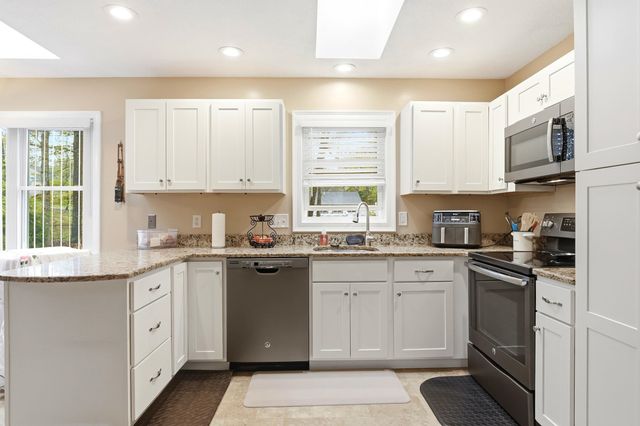 34 Beverly Drive, Manchester, NH 03104