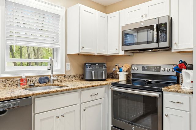 34 Beverly Drive, Manchester, NH 03104