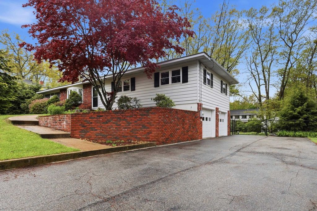 34 Beverly Drive, Manchester, NH 03104