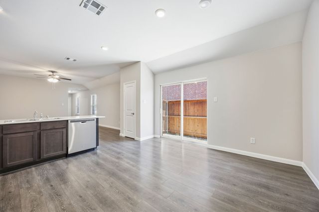 3921 Oak Creek Circle, Denison, TX 75020