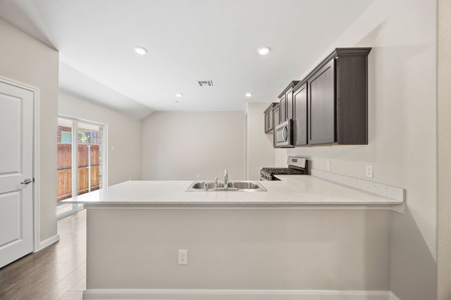 3921 Oak Creek Circle, Denison, TX 75020