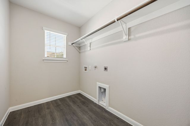 3921 Oak Creek Circle, Denison, TX 75020