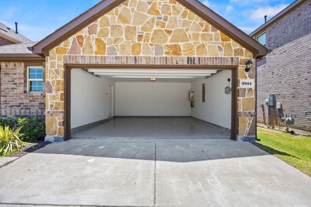 3921 Oak Creek Circle, Denison, TX 75020