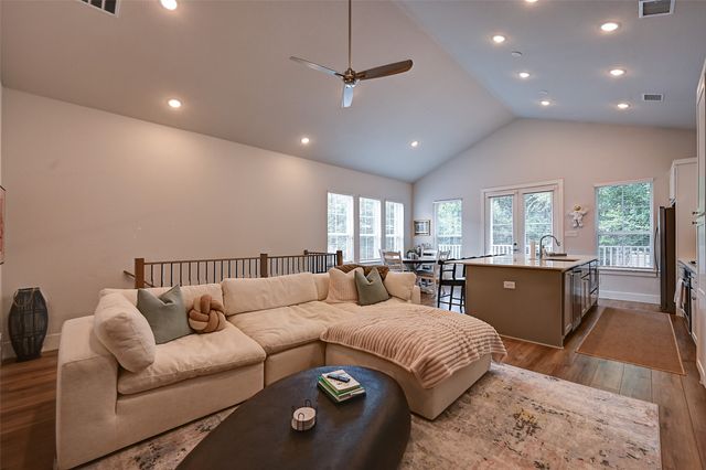 1028 Cavour Place, Dallas, TX 75204