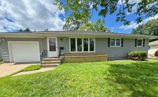 7213 Grimes Avenue N, Brooklyn Center, MN 55429