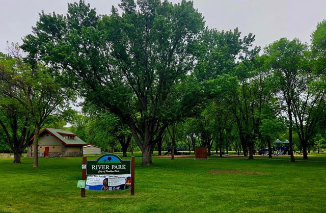 1401 88th Avenue N, Brooklyn Park, MN 55444