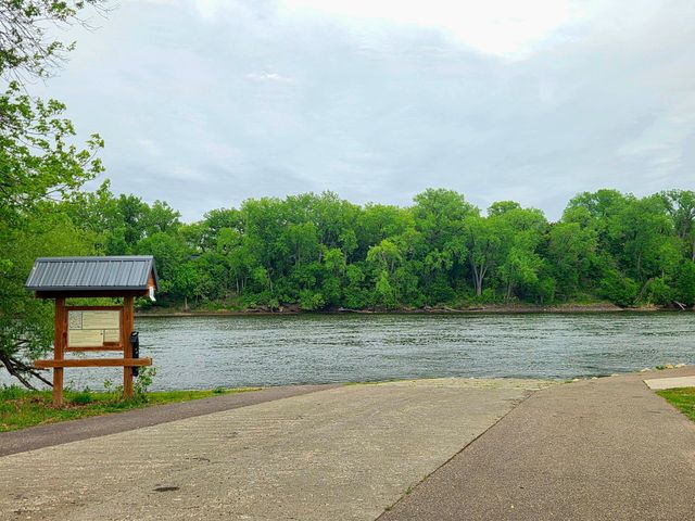 1401 88th Avenue N, Brooklyn Park, MN 55444