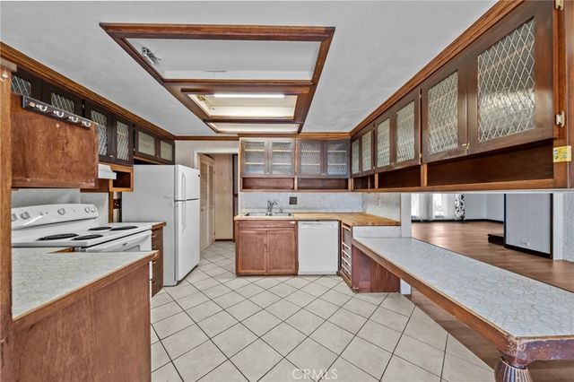 579 E 40th, San Bernardino, CA 92404