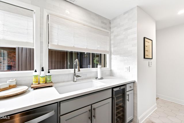 907 Oak Tree Drive, Chapel Hill, NC 27517