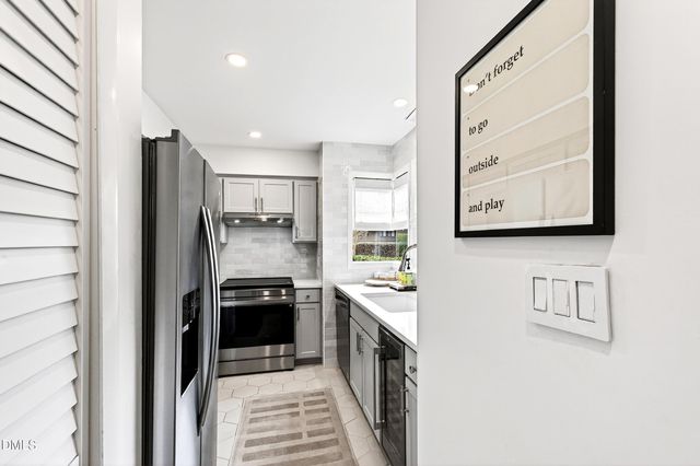 907 Oak Tree Drive, Chapel Hill, NC 27517