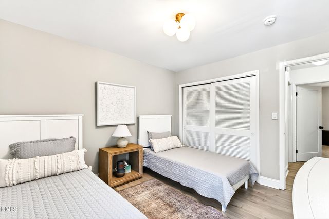 907 Oak Tree Drive, Chapel Hill, NC 27517