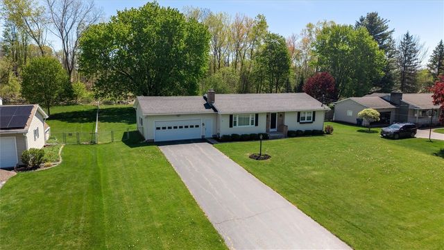 11 Drumlin Drive, Macedon, NY 14502