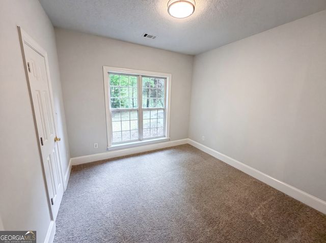 125 Farr Lake Drive, Tyrone, GA 30290
