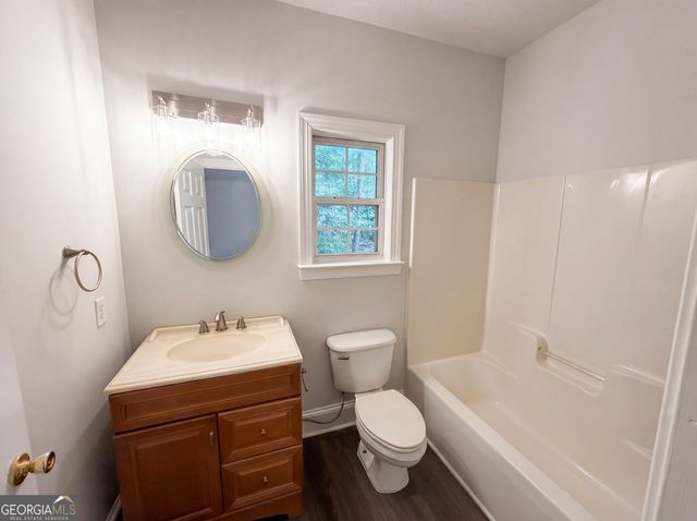 125 Farr Lake Drive, Tyrone, GA 30290