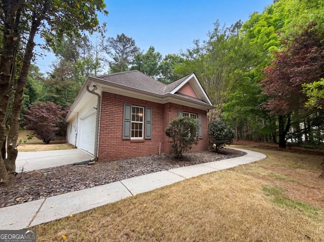 125 Farr Lake Drive, Tyrone, GA 30290