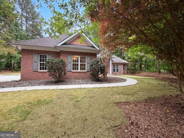 125 Farr Lake Drive, Tyrone, GA 30290