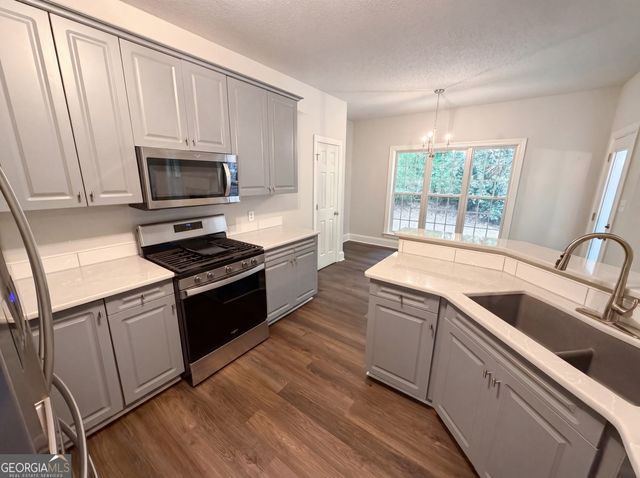125 Farr Lake Drive, Tyrone, GA 30290