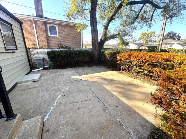 8204 Austin Avenue, Burbank, IL 60459