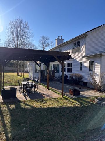 136 Elizabeth Way, Ridge, NY 11961