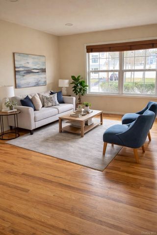 136 Elizabeth Way, Ridge, NY 11961