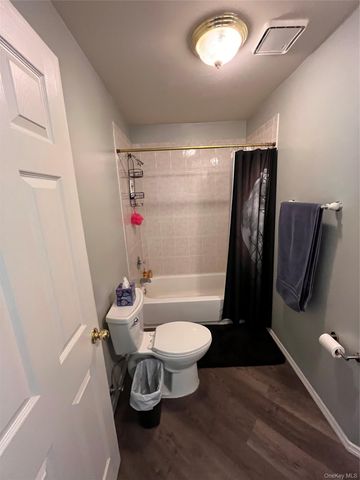 136 Elizabeth Way, Ridge, NY 11961