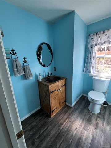 136 Elizabeth Way, Ridge, NY 11961