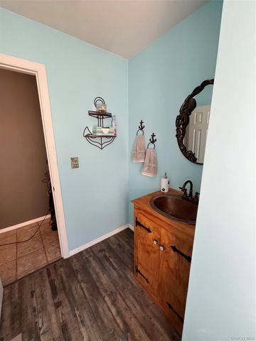 136 Elizabeth Way, Ridge, NY 11961