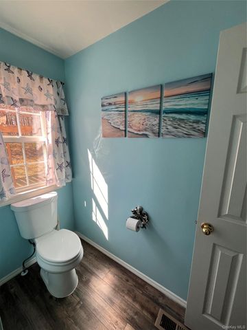 136 Elizabeth Way, Ridge, NY 11961